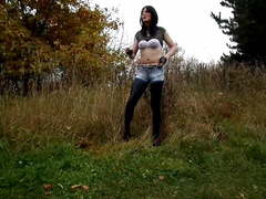 Busty Sandralein33 Smoking in Short Jeans a Leggins Outdoor